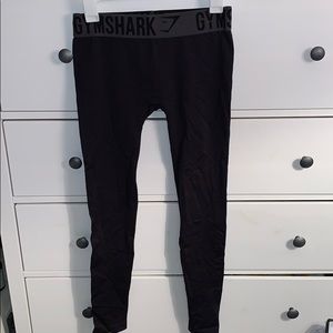 Gym shark leggings